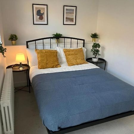Awesome Refurbished 1 Bed Flat Few Steps To High St ! - 2 East House Daire Epsom Dış mekan fotoğraf
